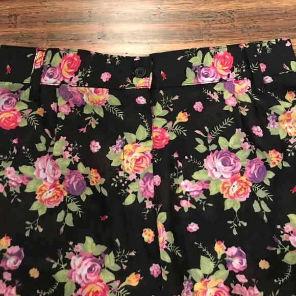 Urban Renewal Shorts Sheer Flowy - Picture 3 of 4